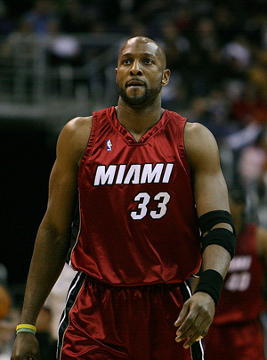 Hire Alonzo Mourning for an event.