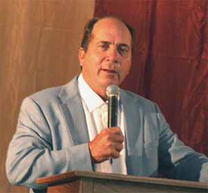 Hire Johnny Bench for an event.