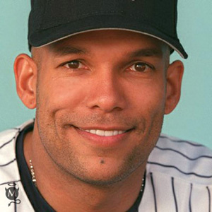 Hire David Justice for an event.