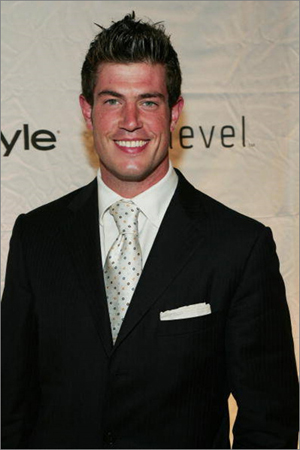 Hire Jesse Palmer for an event.